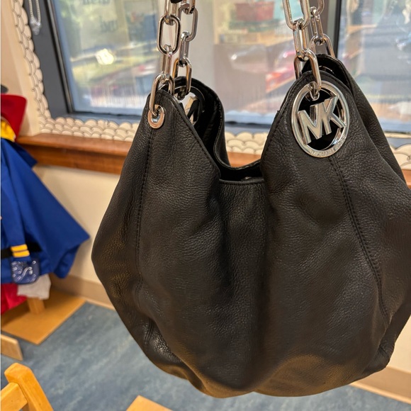 MICHAEL KORS Black Leather Handbag/Shoulder bag! Excellent Condition! - Picture 6 of 10